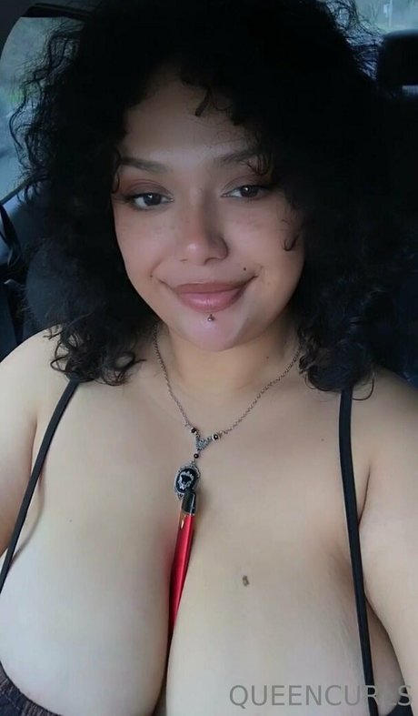 queencurls nudes star pictures