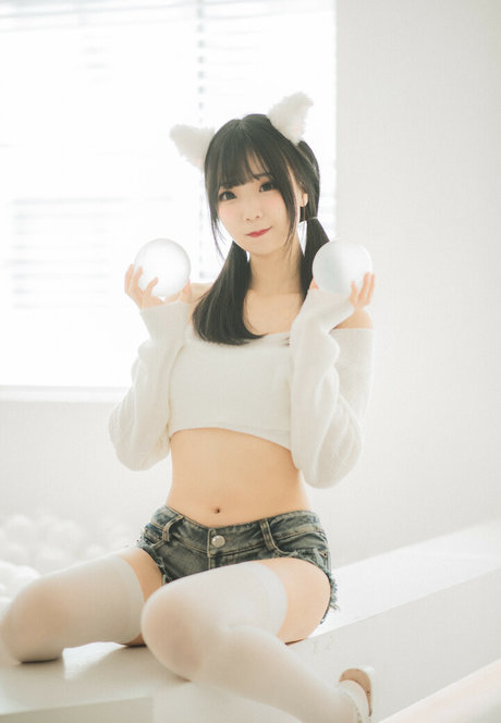 hattiecos high quality model images