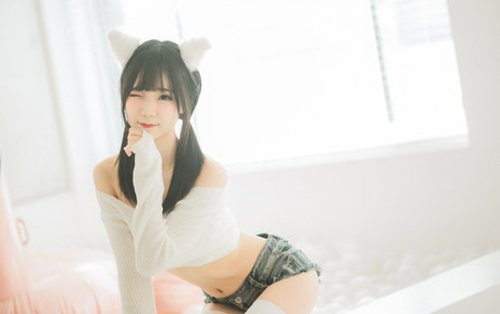 hattiecos model nude pictures