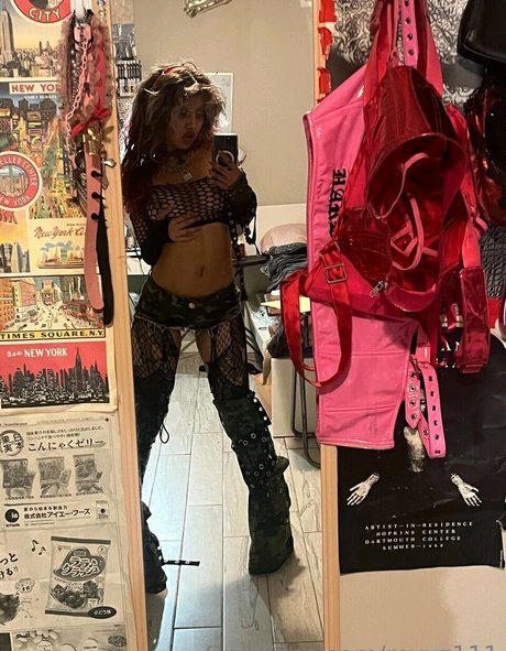 Roxyz111 pornstar nude galleries