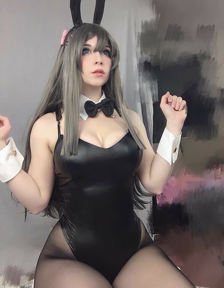 lady pizza hug top actress images