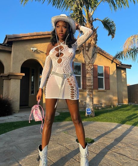 JordanneDeveaux star perfect pictures