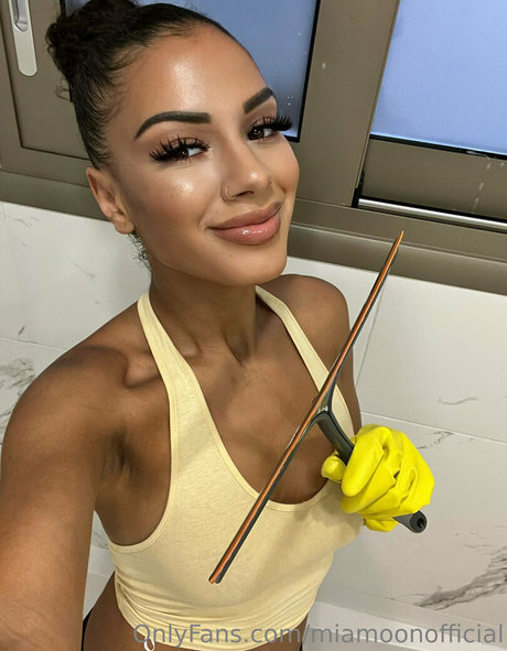 miamoonofficial high quality pornstar photos