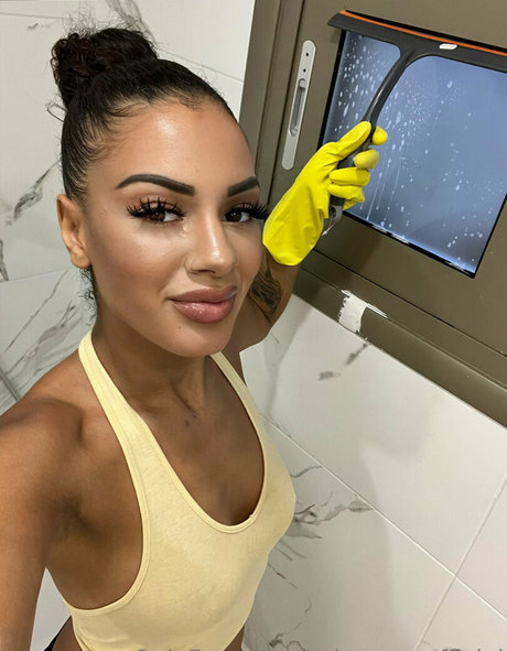 miamoonofficial sexy actress gallery