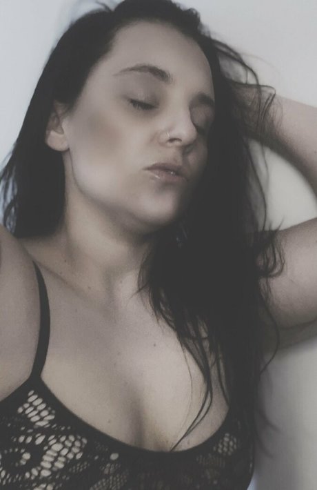 longgone2022 high quality model image