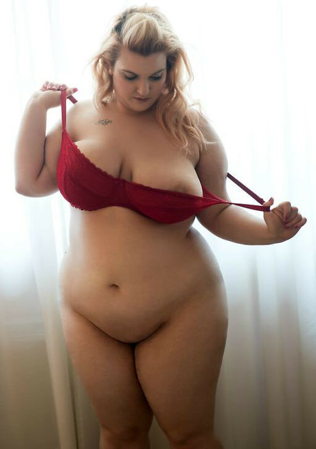 Hilary Ilariaa high quality model img