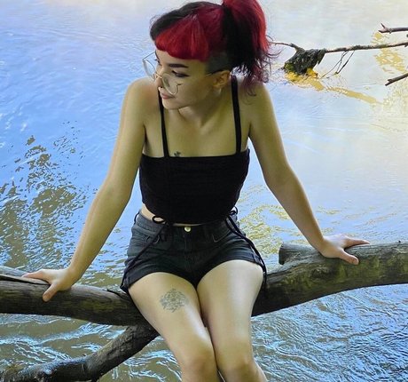 Ultraviolet darling hot actress pic