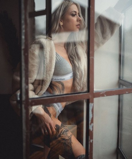 Farbenfuchs best actress galleries