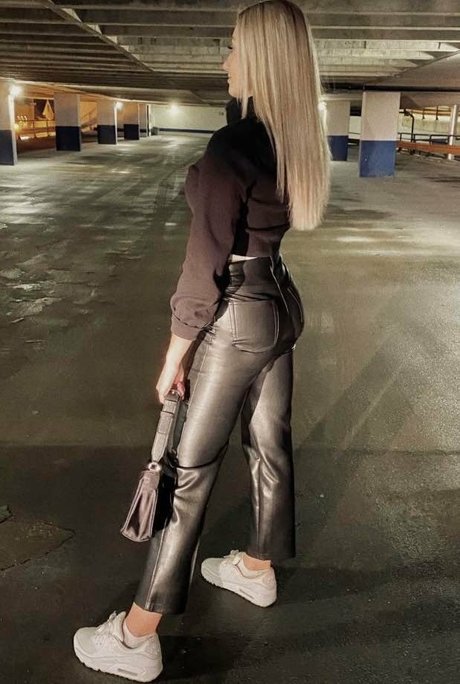 Tavia exclusive model image