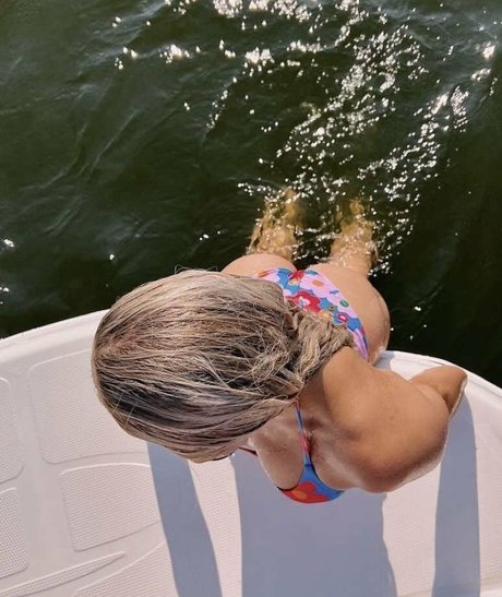 Tavia adult model galleries