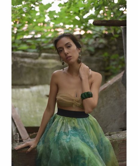 Asli Sevi free actress photos