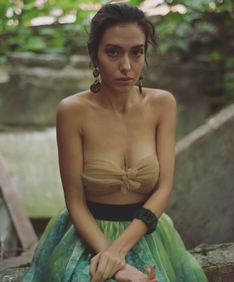 Asli Sevi free model pic