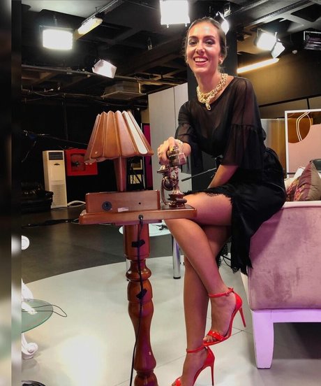 Asli Sevi pornstar erotic img