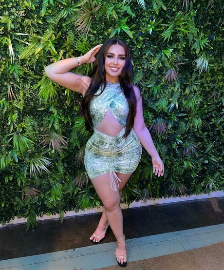 Mamiii model nice pictures