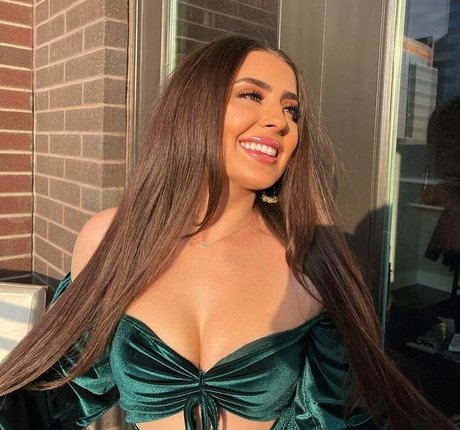 Mamiii beautiful actress pictures