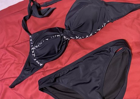 blondiedoes model naked image