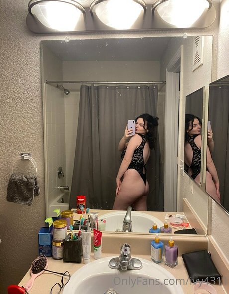 ivy4311 pornographic star picture