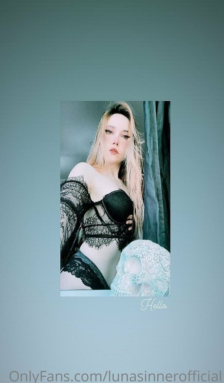 sinnerluna model naked img