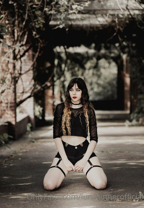 sinnerluna exclusive model photo