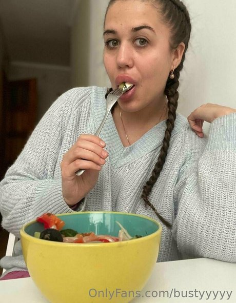 bustyyyyy hot actress images