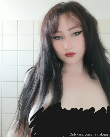 ninnabeast model nude photos