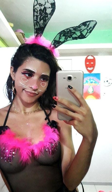 Lari Cogumelos pornstar nude images