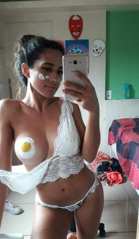 Lari Cogumelos model hd photo