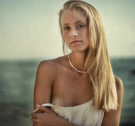 elabarkay model high quality img