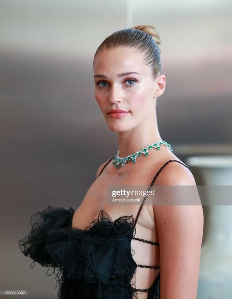 Noel Capri Berry exclusive actress galleries