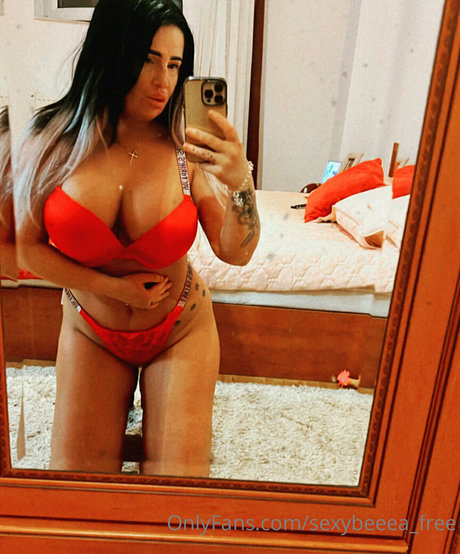 sexybeeea free erotic model gallery