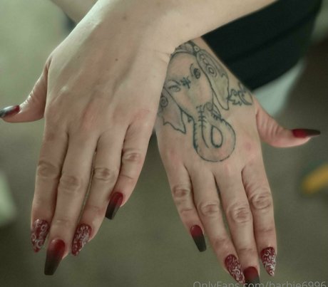 barbie6996 pornstar nude image