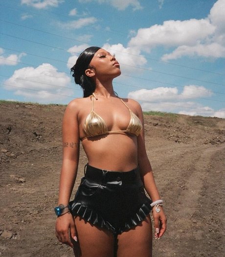 Sukibaby model nude pic