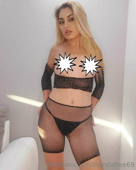 blondafree69 model hd pic