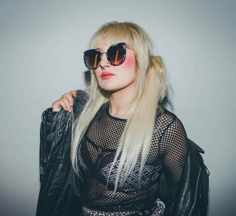 aprilswetdreams pretty pornstar photos