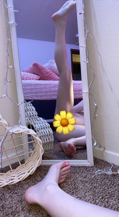 sinful lil ginger free adult model photo