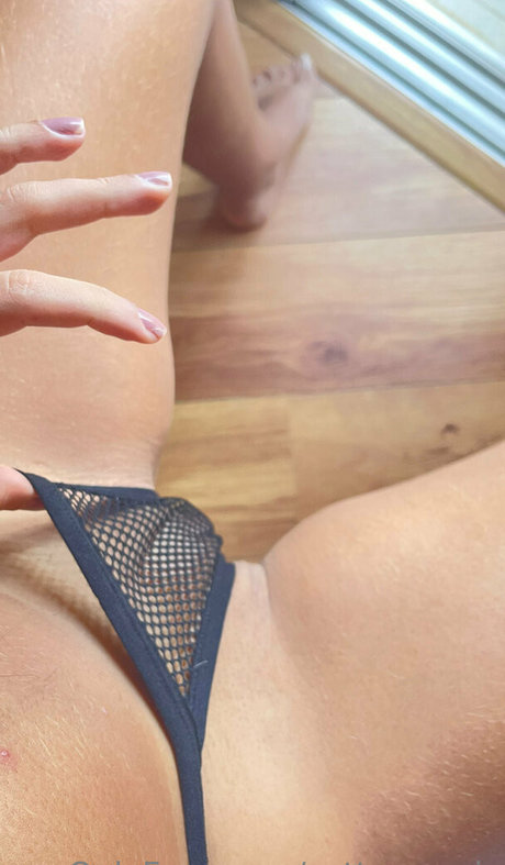 esttermuniz naked model picture