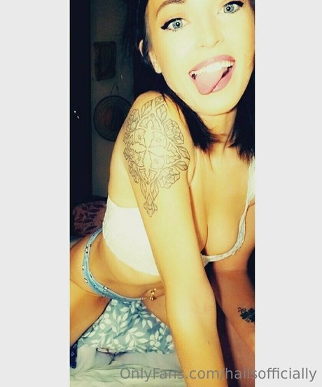 hailsofficially hot actress photos