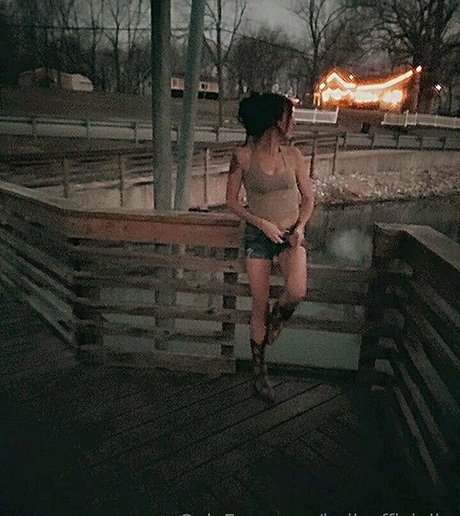 hailsofficially model perfect pictures