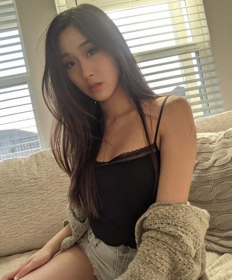 Yougelly adult model images