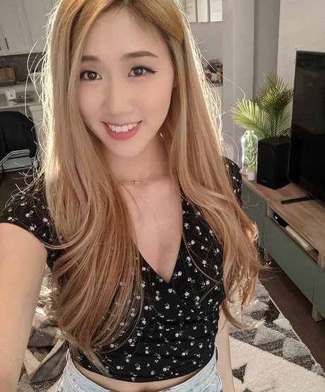 Yougelly nude model gallery