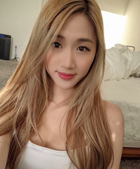 Yougelly pretty actress img