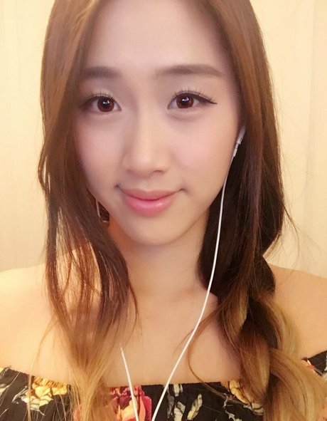 Yougelly pornstar xxx photos