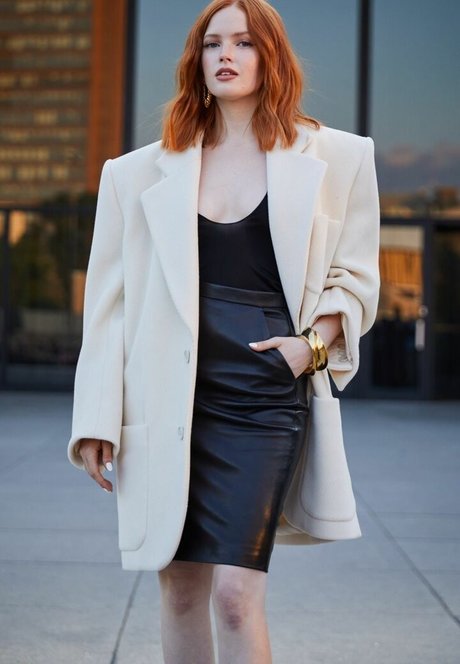 Ellie Bamber perfect model img