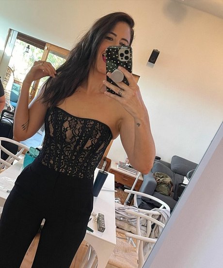 D Arcy Carden pornstar xxx photos