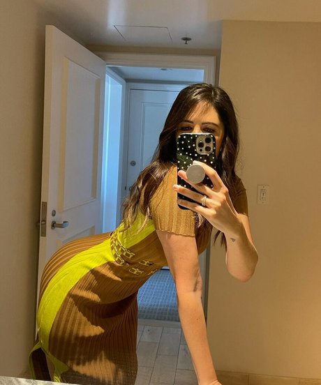 D Arcy Carden pretty pornstar galleries