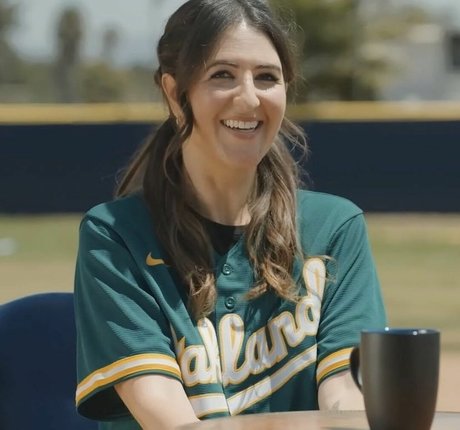 D Arcy Carden star beautiful photos