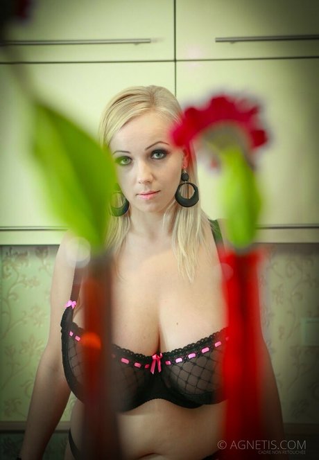 Agnetis Miracle naked pornstar pic