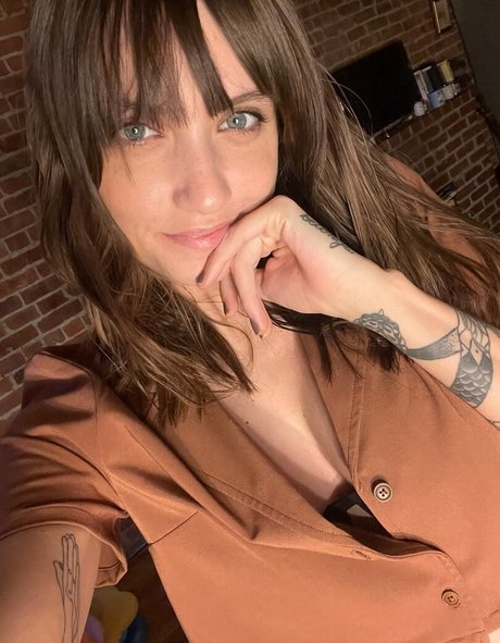 Alanah Mackie sex star pics