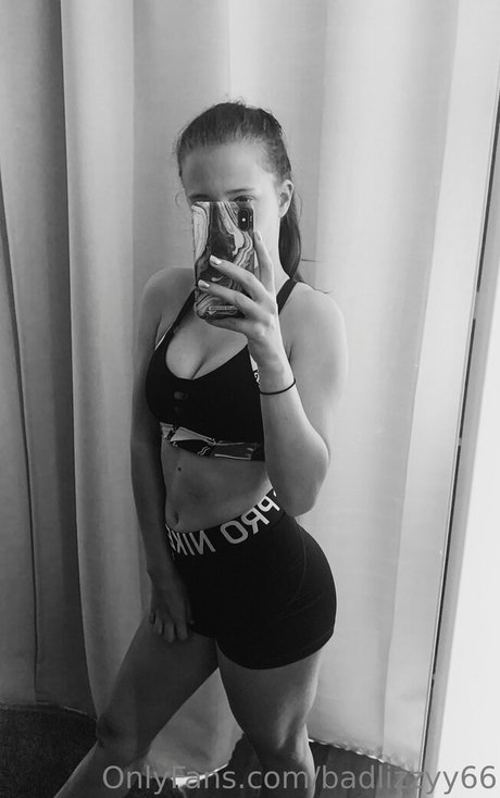 badlizzyy66 model adult pic