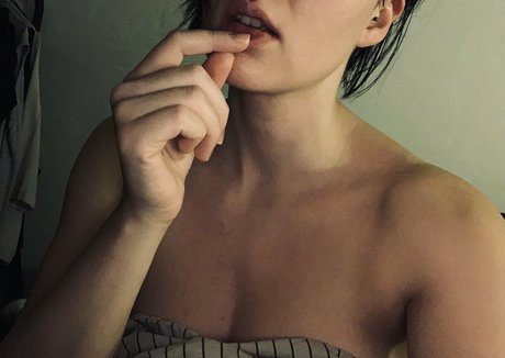 misschritizinna erotic actress photos